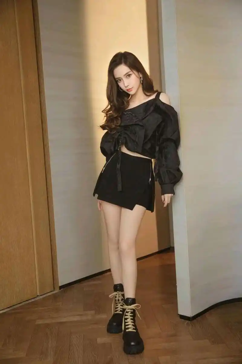杨颖这款黑裙穿搭风格你喜欢吗#杨颖# #angela baby杨颖
