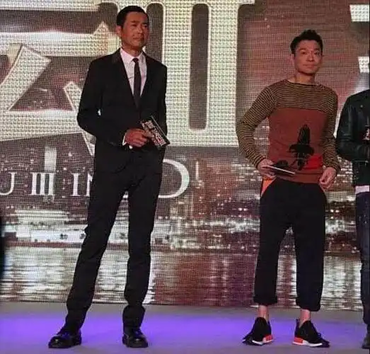 周润发节目上公开真实身高有点差距网友打了多少人的脸