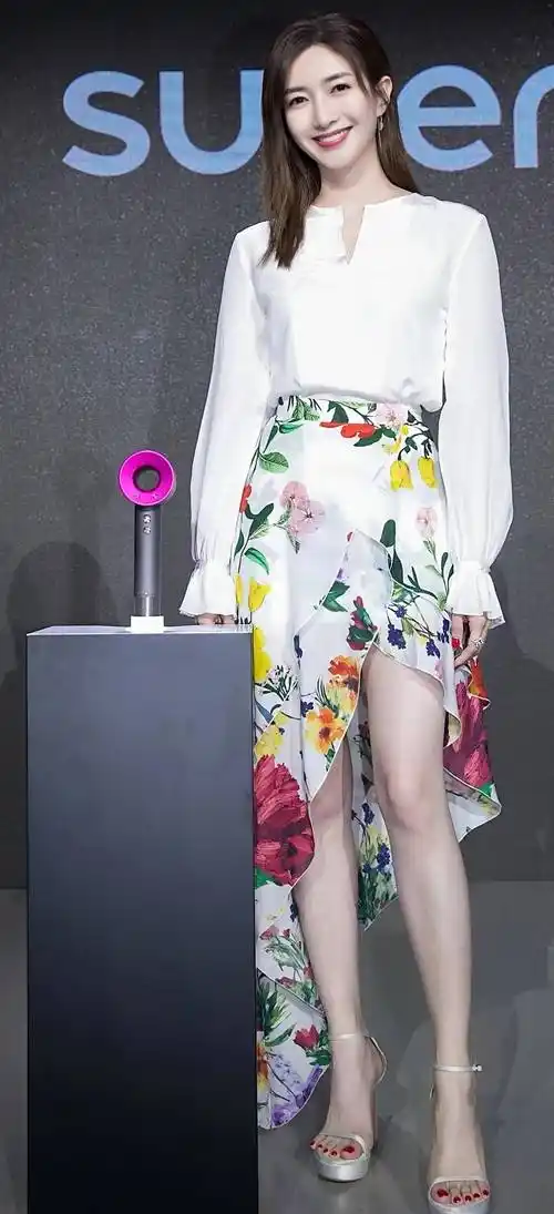 腿长107cm这些女明星个个大长腿,身材比例真让人羡慕_双腿_气质_长相