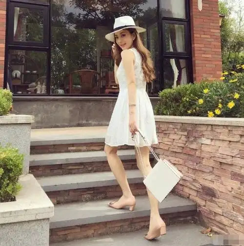 郭富城一家开豪车出门夫妻俩人又瘦又矮方媛被指只有155厘米