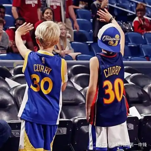 男朋友很喜欢库里,朋友们有没有库里和篮球的情侣头像呀? - 知乎