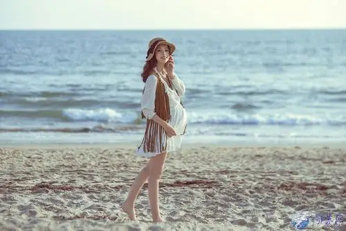 章龄之二胎孕照首曝光 章龄之多套造型出镜吸睛十足