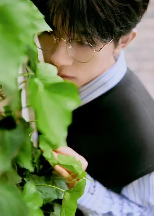 易烊千玺行走的调色盘#真的很爱这种清清爽爽的白衬衫男友系千玺!