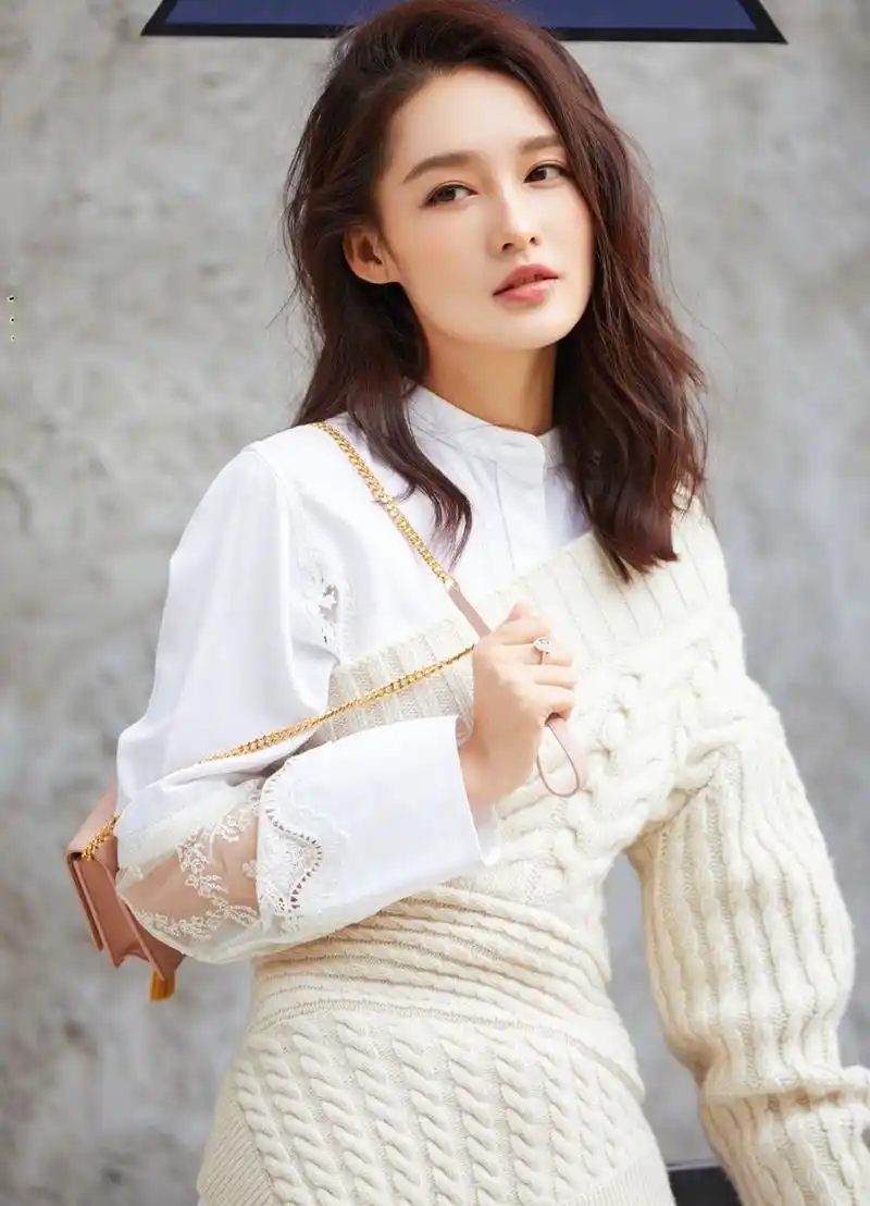 李沁清新户外性感街拍写真图片