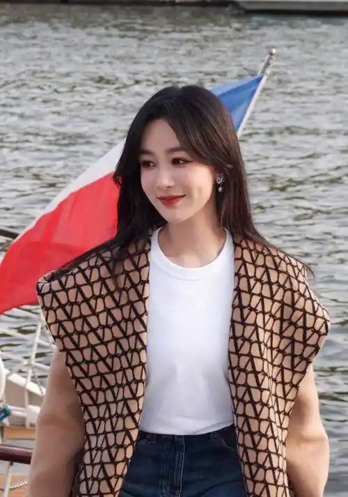 6位「酒窝女神」! 刘诗诗甜美,赵丽颖&杨紫可爱,她是公认酒窝美女