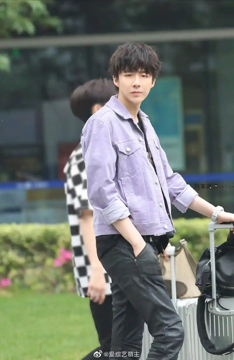 刘宇宁必须拥有姓名,素颜也是超能打的小哥哥.