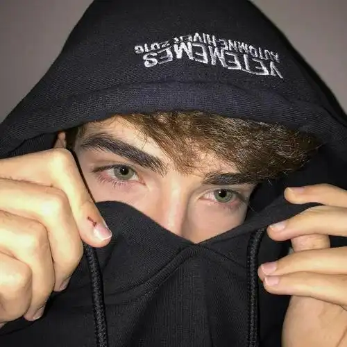 深蓝卫衣蒙面人_欧美男生头像图片_扣扣居