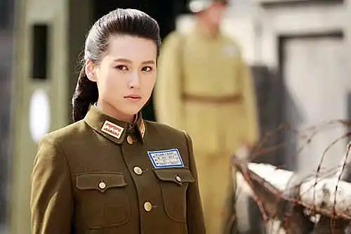 《飞哥大英雄》四川热播 宁丹琳雷佳音擦"火花"