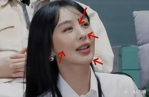 看了李菲儿的旧照才明白黄晓明金希澈为啥相继沦陷妩媚动人