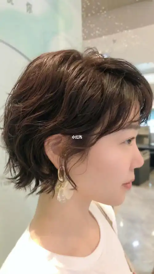 短发烫染