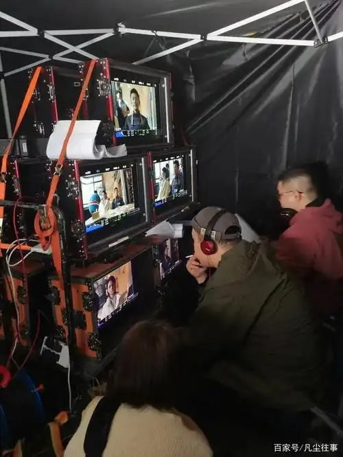 这个剧组为拍戏,专门在南京开了家店,关晓彤张一山主演