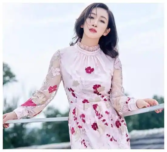 41岁秦海璐气质真棒!