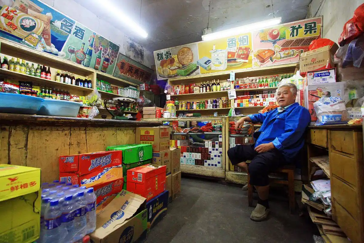 一年224万,中学小卖部再现"天价"租金   有网友反映称,今年8月,广西贺