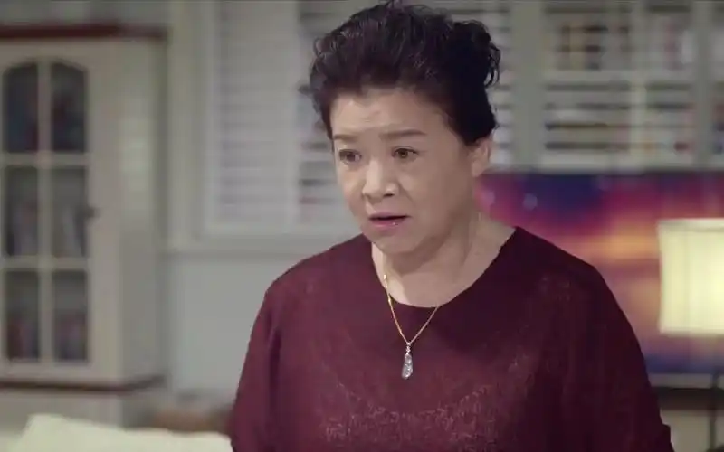 我的体育老师:小米给马克买镜头,这镜头也太贵了,小米太舍得了!