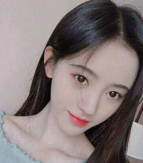 鞠婧祎16岁的时候就这么美,回头的一瞬间,无数粉丝的心都被融化了