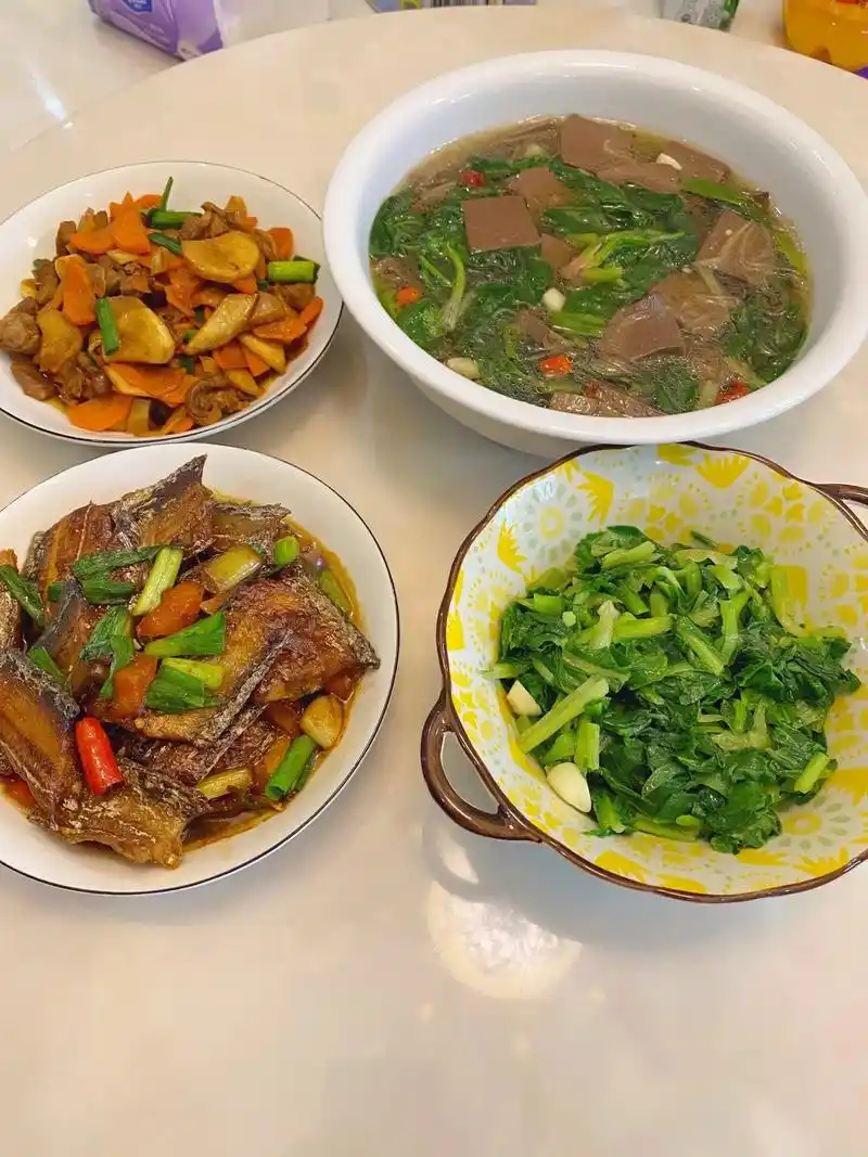 三人食【日常午餐|家常菜】今日菜单:       红烧带鱼17 - 抖音