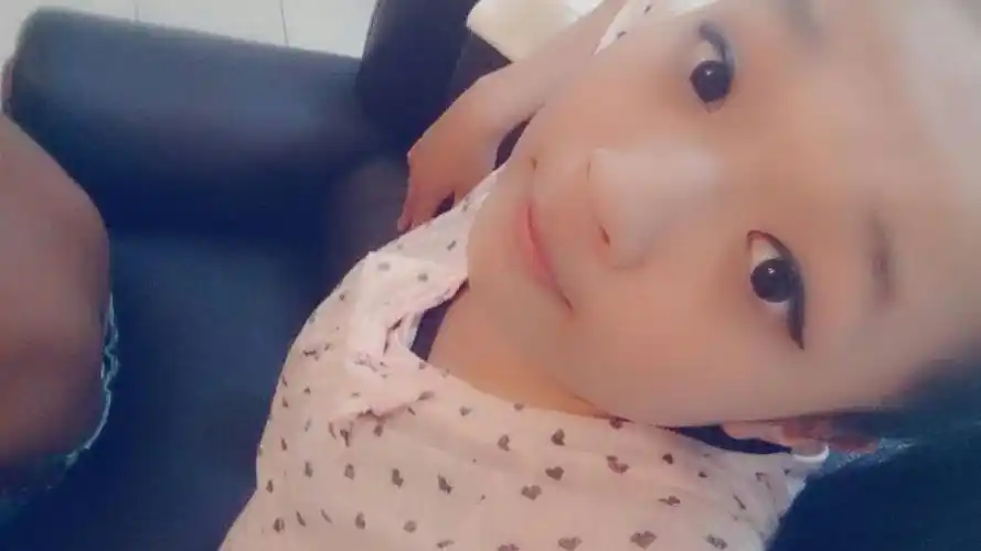 听说有一个18岁可以做的手术高度近视女生高度近视女孩学生