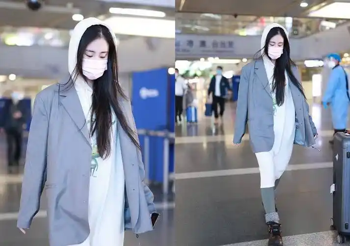 原创张碧晨的机场私服好显气质怼脸拍都不怕廓形皮衣真显个性