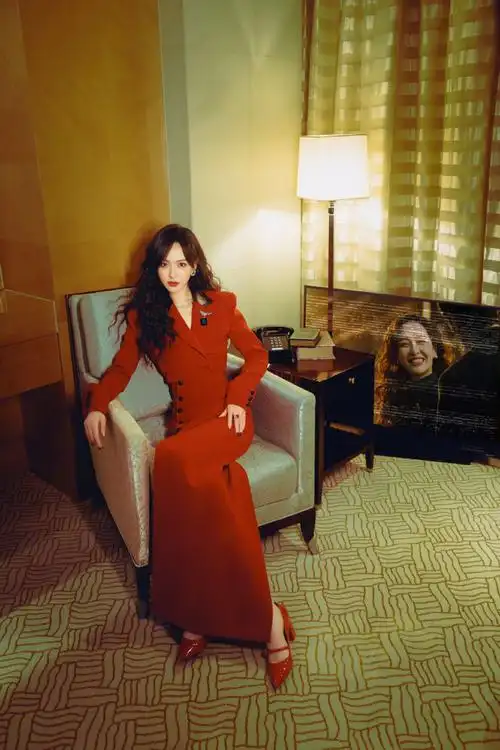 唐嫣除夕营业照##唐嫣春晚造型梦回汪小姐