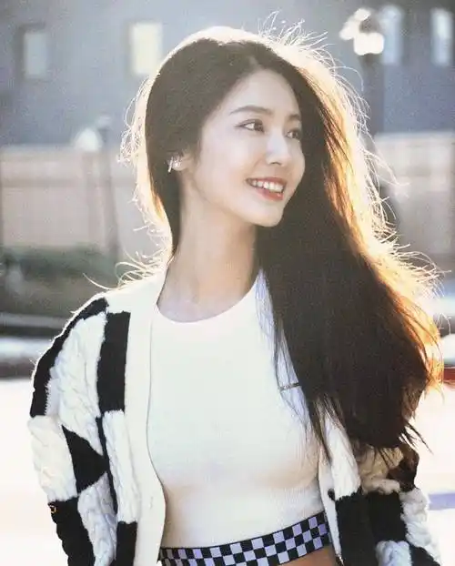 李沁牙齿变白了?