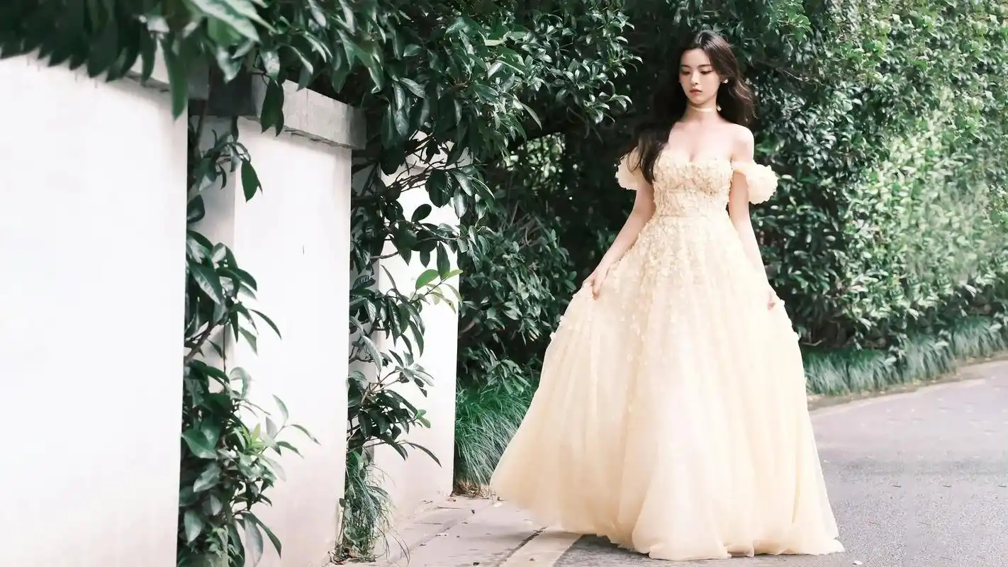 杨超越 #壁纸 - 抖音