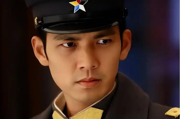 同样是穿民国军装,把钟汉良,窦骁和高伟光放在一起差距就出来了