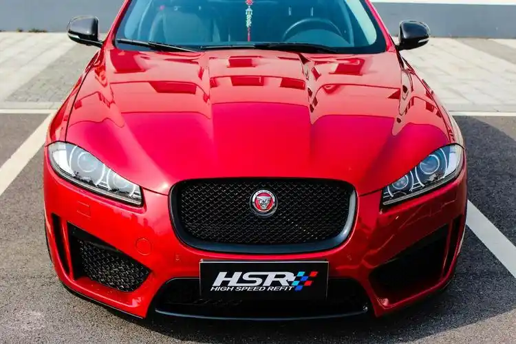 我的红色小豹子一转眼都6岁多啦,当年的金色小跑鞋现在改成了低