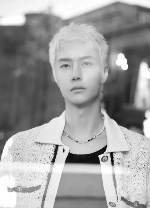 巴黎时装周##王一博黑白配造型