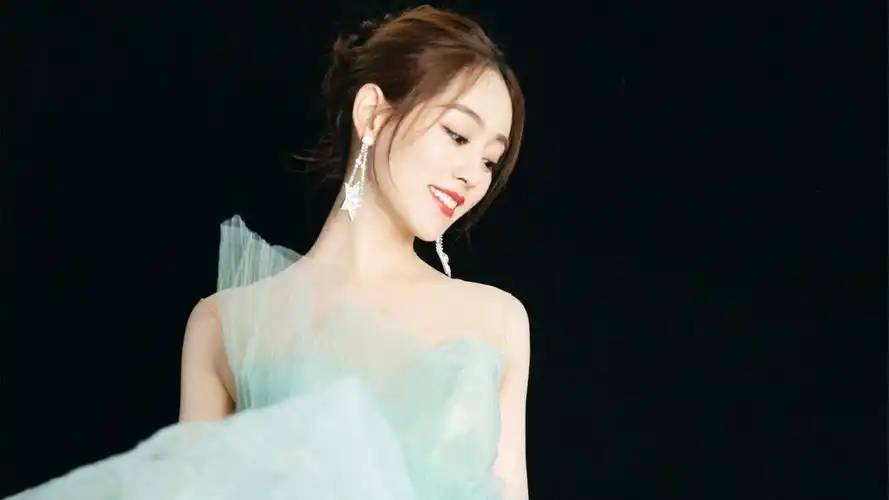 祝绪丹薄荷绿长裙性感图片桌面壁纸