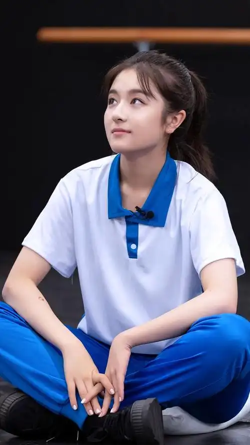 女星校服谁最美赵丽颖校服惊艳热巴美艳却不及28岁的她