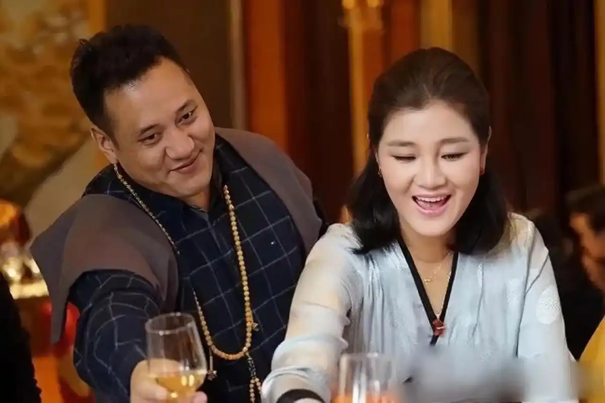 三,降央卓玛"疯狂"倒追丈夫!