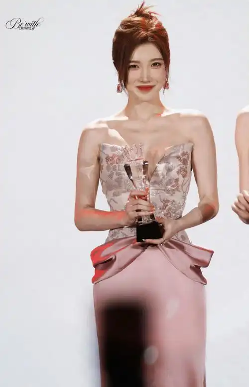 昨天活动发现宝藏 戴燕妮这身材真9199#戴燕妮粉色美人鱼