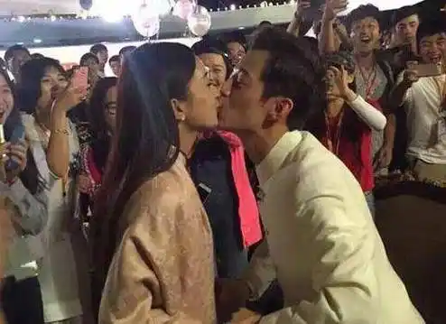 对身边的好友更是温柔细心,可以说,这就是为什么起初赵丽颖会喜欢何炅