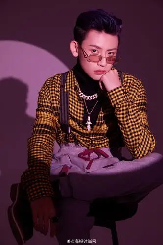 海报星图[超话]# 昨天@小鬼-王琳凯 在成. 来自海报时尚网 - 微博