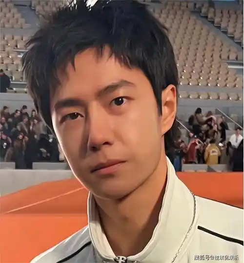 当32岁肖战跟26岁王一博站在一起,我才彻底明白,什么叫顶级骨相