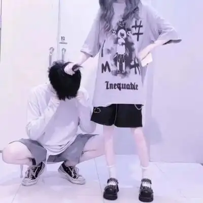 显现出家庭地位的情侣头像(女)