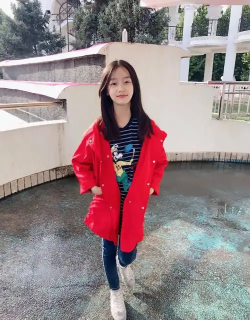 林心如晒女儿正面照,颜值不输赵薇和贾静雯的女儿