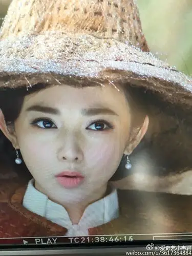 彭小苒天生就是眉骨高有点突出