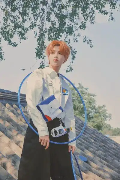 黄明昊justin橘发