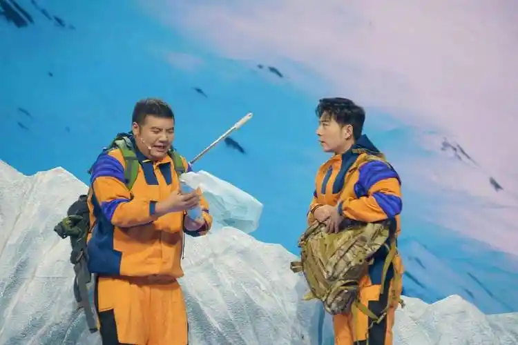 高晓攀全新演绎相声剧《攀登高峰》爆笑升级_表演_作品_观众