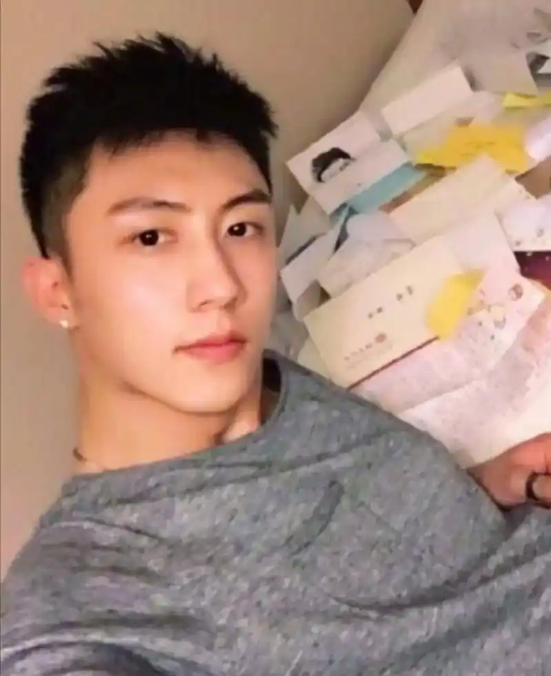 一些早期自拍#黄景瑜 #生图 - 抖音