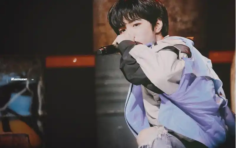 00后14岁初中生舞台高能踩点混剪西南最帅狼王刘耀文king竖屏快剪