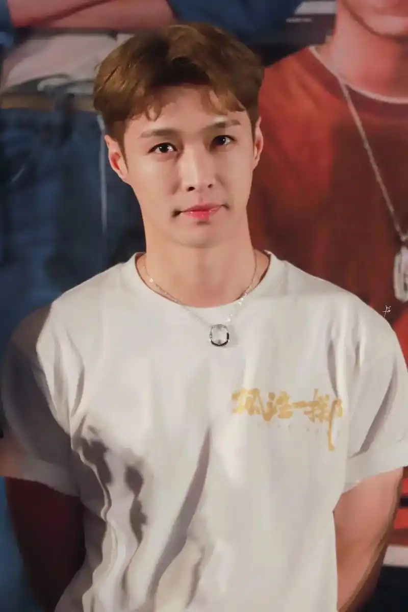 张艺兴  一个生图比精修图还美的乖乖小公主#张艺兴 #生图  - 抖音