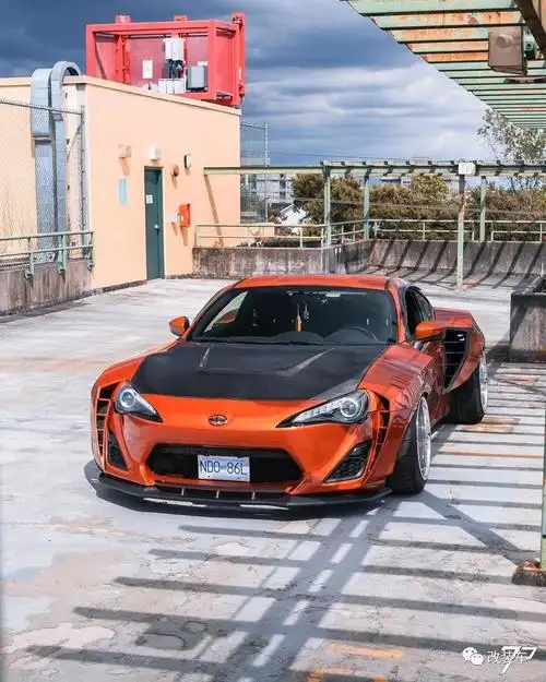 模仿高达造型的宽体丰田86,男人从未长大只是玩具越来越大