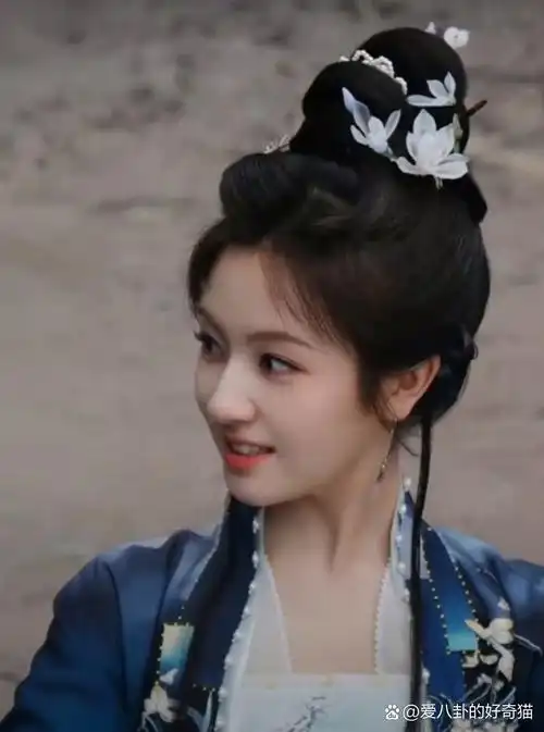 李兰迪这部戏的妆造比现在的丧葬风好太多了!太精致了!