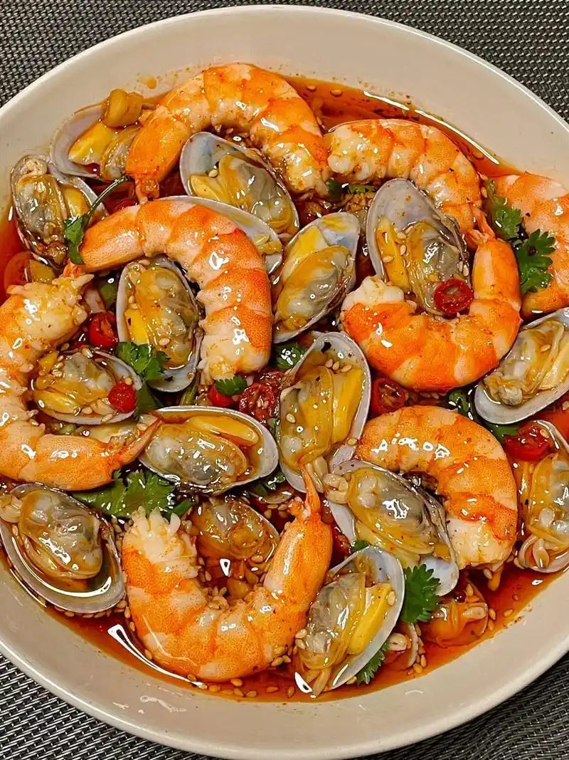 夏天来一份这个捞汁小海鲜 虾仁拌花甲香辣入味!口感清爽!