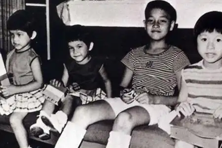 图张国荣小时候照片曝光张国荣的寂寞童年从不和母亲交流