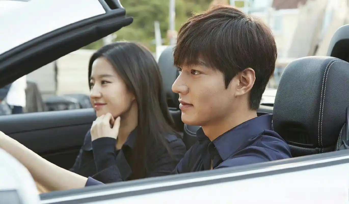 刘亦菲 李敏镐的同框合照,大帅哥和大美女为啥都没有cp感啊?[思考]