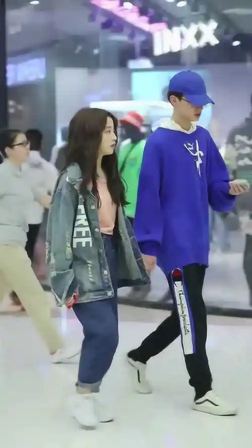 这是我见过的最小的情侣,178vs158,简直是最萌身高差!