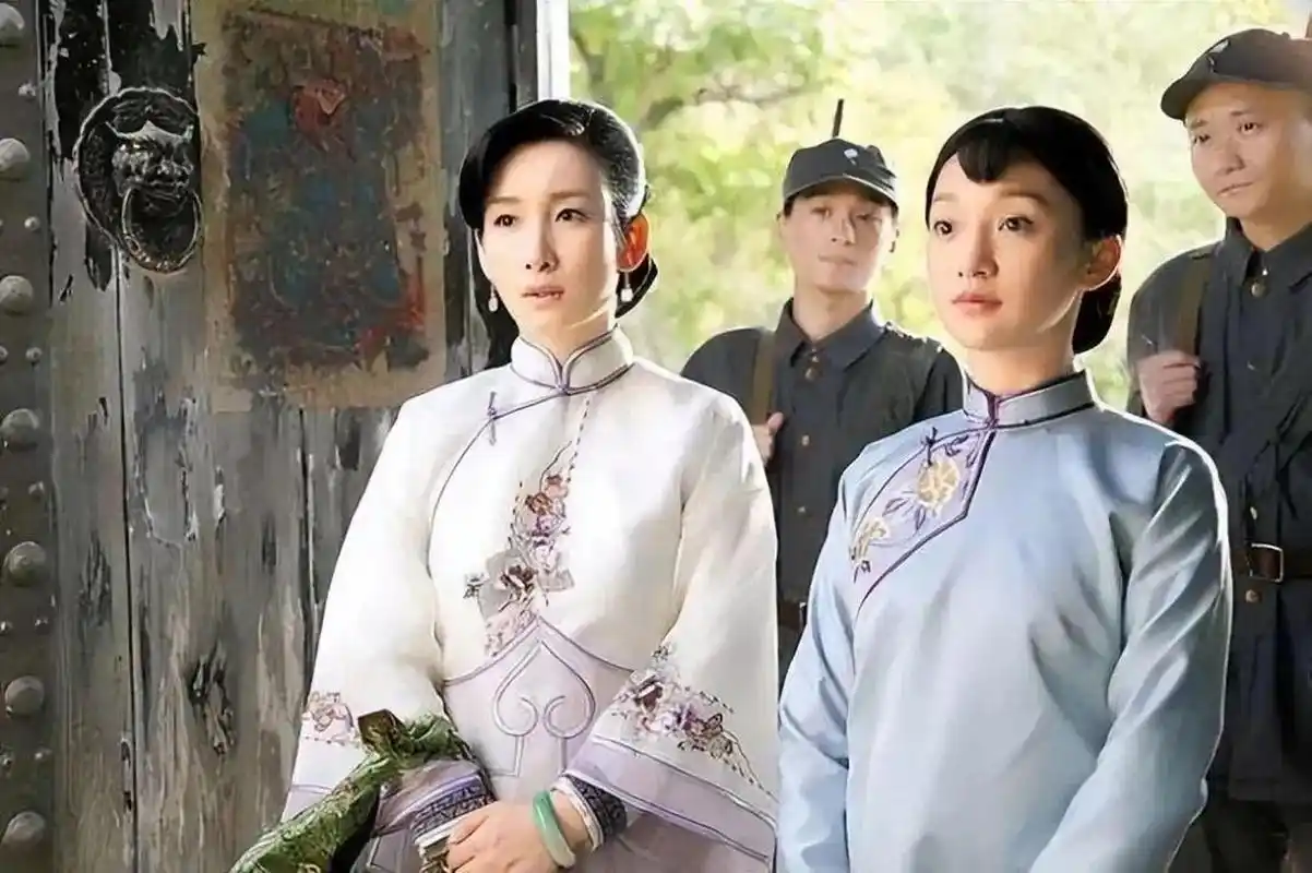 秦海璐出身于艺术世家,12岁开始表演生涯,曾获得金马奖认可.